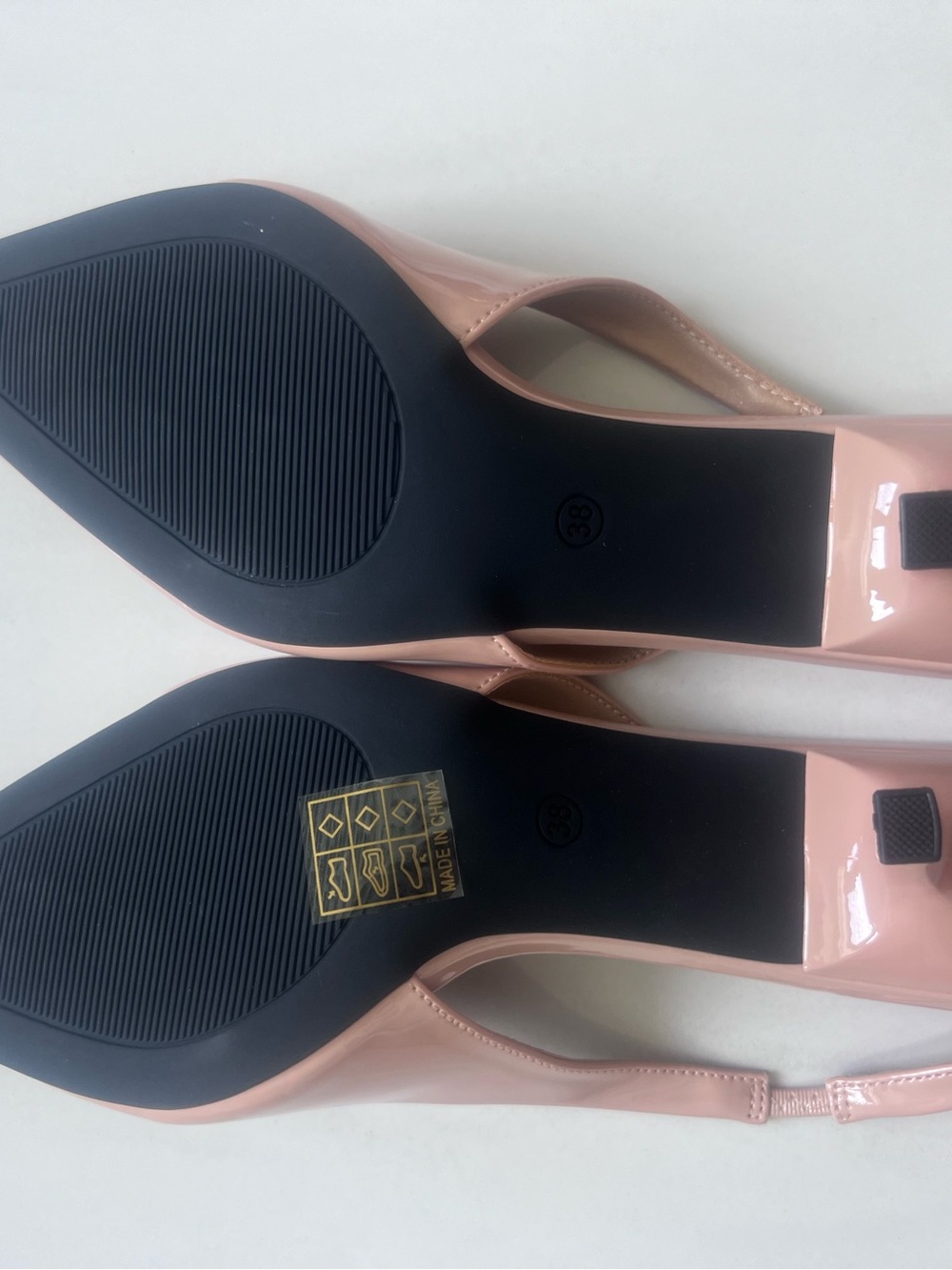 NWT nude patent slingback kitten heels with a pointed-toe silhouette Size 38 - Picture 4 of 4